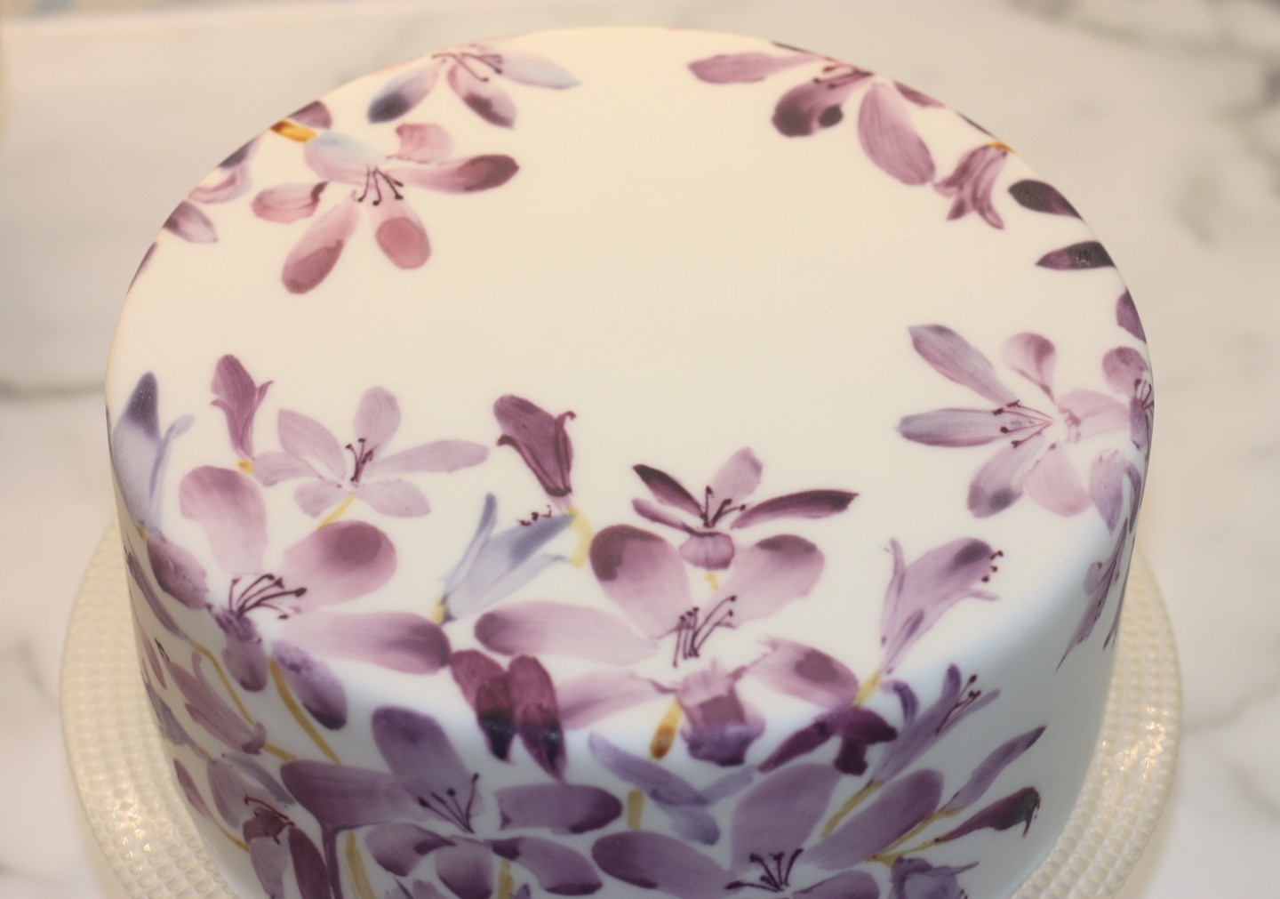 Handpainted lilys by crown your cake %281%29