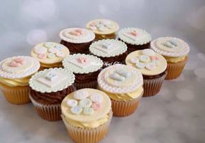 Baby shower cupcakes