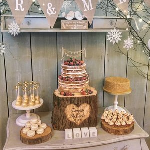 Christmas Wedding Cake Table