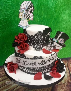 Skulls wedding cake gothic wedding cake wedding cake howth cake malahide cake swords cake kinsealy 6