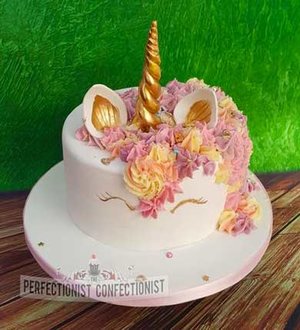 Cupcakes  sprinkles  unicorns  birthday  birthday cake  cake  first birthday  swrods  malahide  kinsealy  dublin cakes  vanilla  celebration %289%29