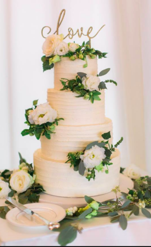 Rustic Buttercream Beauty. Image by Magda Lukas Photography