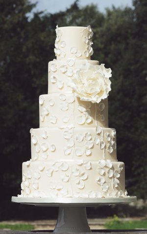 Calla Couture Wedding Cake. Image by Portraits By Patrick