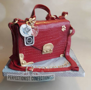 Handbag  birthday  cake  pennys handbag  birthday cake  21st cake  dublin  swords  malahide  kinsealy  portmarnock  novelty cake  bespoke  celebration %289%29