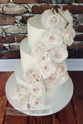 Castle durrow  wedding  cake  wedding cake  roses  pink  blush  elegant  dublin  swords  malahide  kinsealy  chocolate biscuit  lemon  ginger date  %282%29