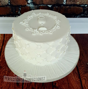 White  communion  cake  holy  religious  vanilla  dublin  swords  malahide  kinsealy  fingal  chalice   %283%29
