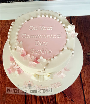 Vanilla  pink and white  cake  commumion. flowers  rosary beads  novelty  celebration  dublin  malahdie fingal  swords  kinsealy  %286%29