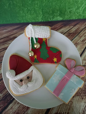 Gingerbread house  christmas  cookies  biscuits  cupcakes  ryan tubridy  the late late show  toy show  toyshowtreats  dublin  swords  malahide  donnybrook  malahide %2811%29