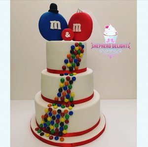 Mandm tiered wedding cake 57 l1