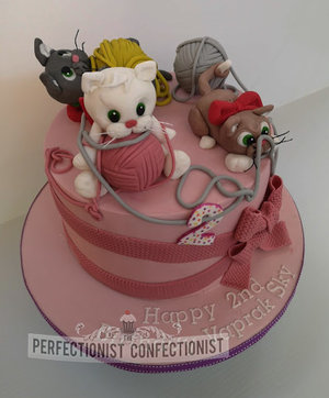 Kittens  cats  playing  wool  birthday cake  birthday  cake  bows  swords  dublin  malahide  kinsealy  portmarnock  howth  novelty  2nd %289%29