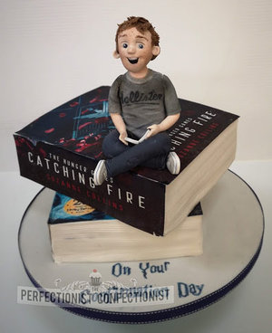 Books  confrimation  cake  hunger games  harry potter  dublin  swords  malahide  kinsealy  red velvet  %281%29