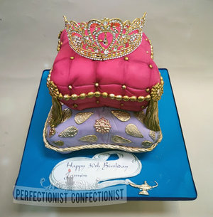 Cushion  cake  aladdin  birthday  30th  artane  dublin  swords  malahide  kisnealy  cake maker  crown  bling  princess  jasmin %286%29
