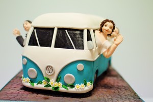 VW minibus wedding cake