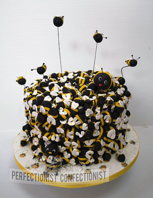 Covered in bees  covered  in  bees  eddie  izzard  cake  vanilla  dublin  swords  malahide  kinsealy  novelty  celebration  bumblebee  the olympia   %282%29