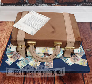 Suitcase  cake  cakemaker  maker  money  euro  mechanic  invoice  chocolate fudge  dublin  swords  malahide   %283%29