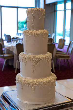 Pearl wedding cake 