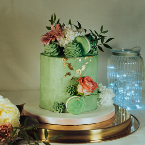 Duck egg blue buttercream cake with macarons