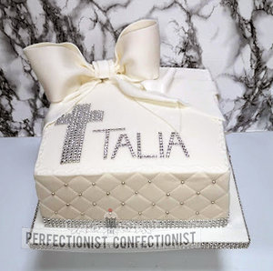 Sparkle  bling  cake  christening  naming day  dublin  swords  malahide  kinsealy  cake maker  vanilla  ribbon  bow  silver %286%29
