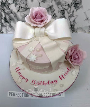 Hatbox  birthday cake  pink  roses  lace  bow  carrot cake  50th  40th  dublin  celebration  swords  malahide  kinsealy  portmarnock   %281%29
