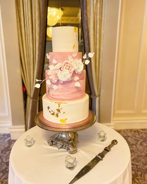 4 tier blush pink marble wedding cake with gold metallic leafing